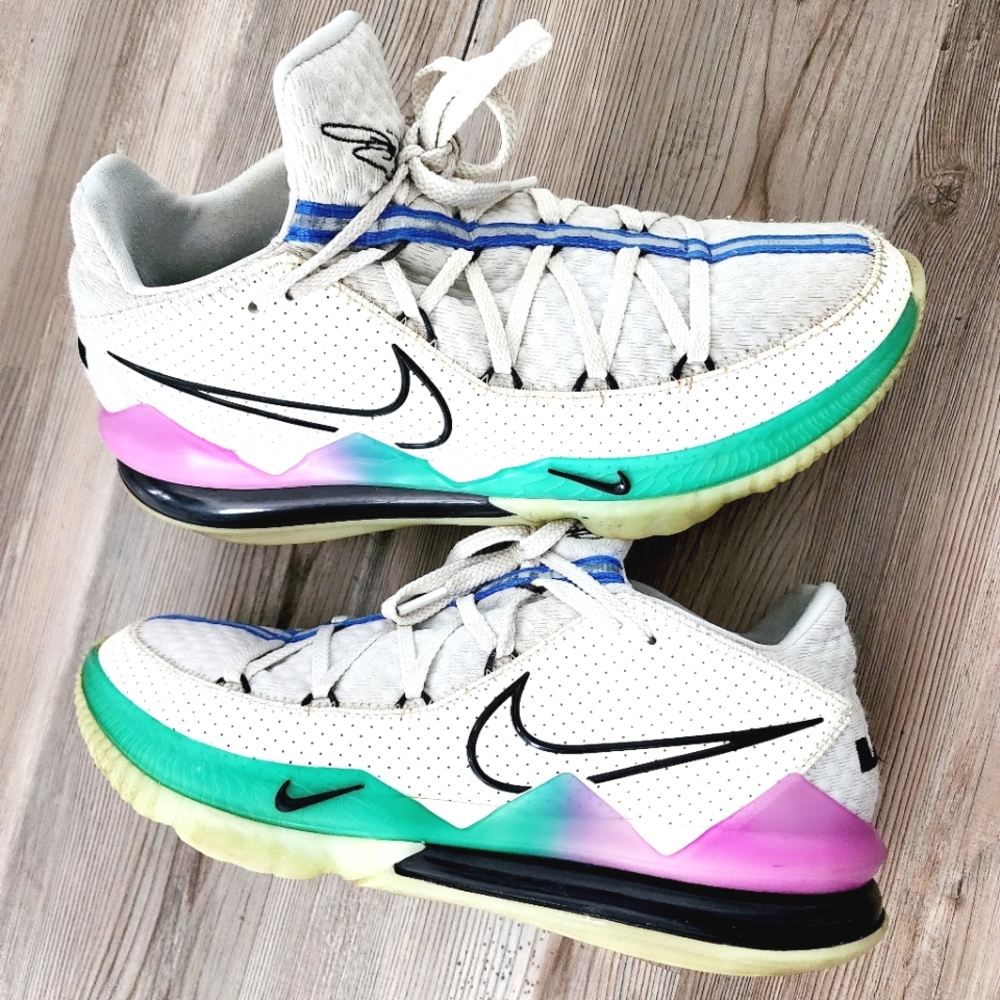 Men Size U.S- 11.5 - Nike LeBron 17 Low Glow In The Dark 2020 Great Condition !!